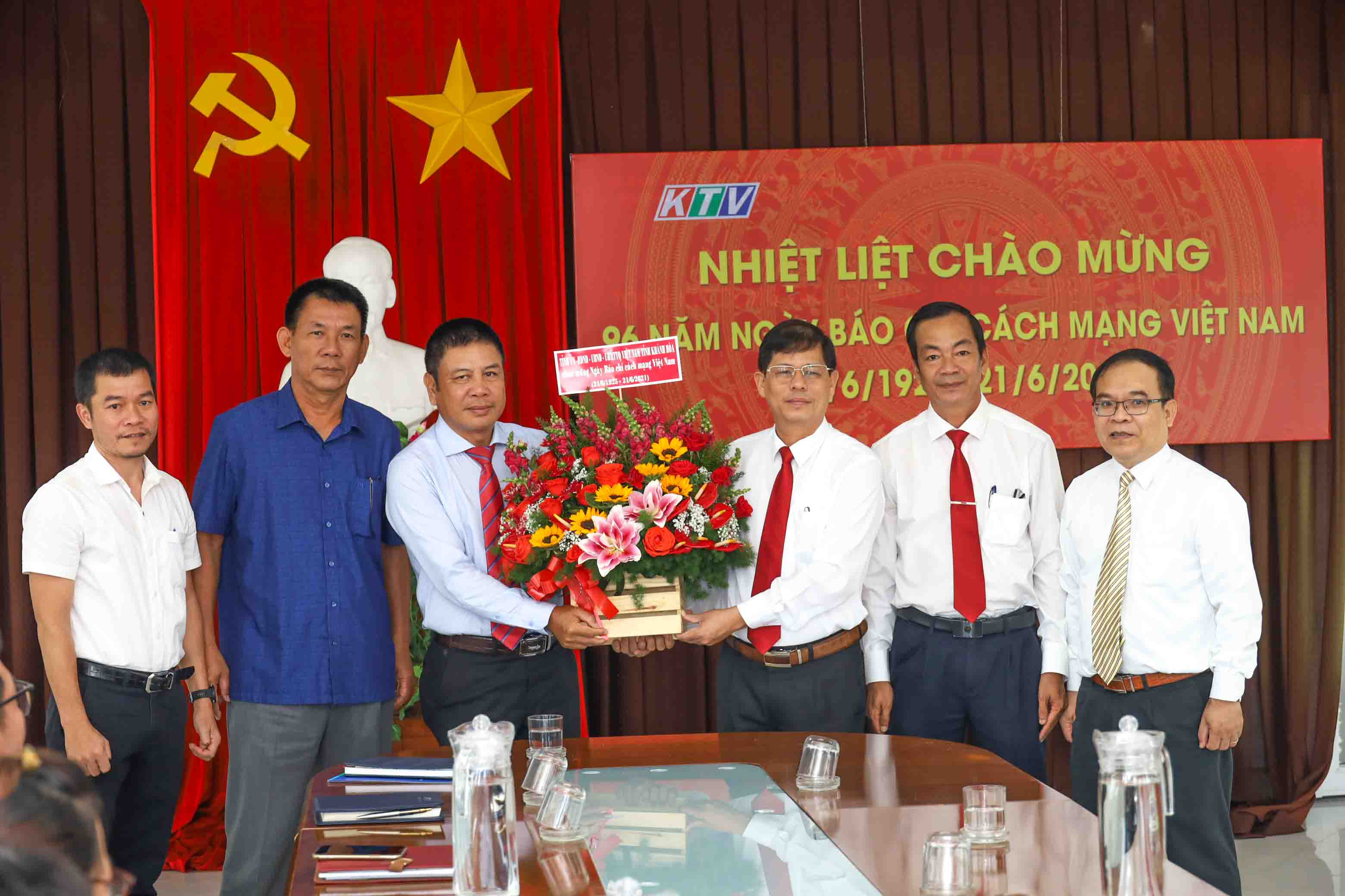 Lãnh đạo tỉnh Khánh Hòa thăm các cơ quan báo chí